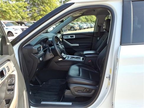 Used 2021 Ford Explorer Limited w/ Equipment Group 301A image 4