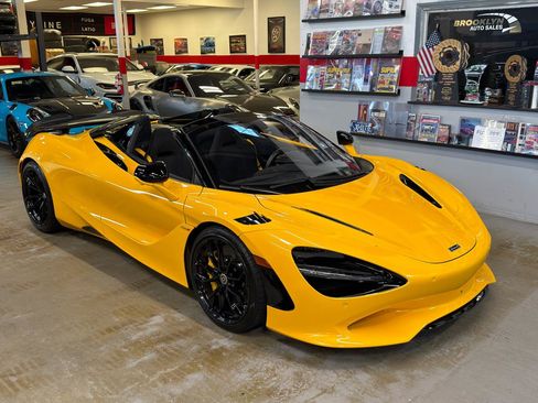Used 2024 McLaren 750S Spider RWD image 4