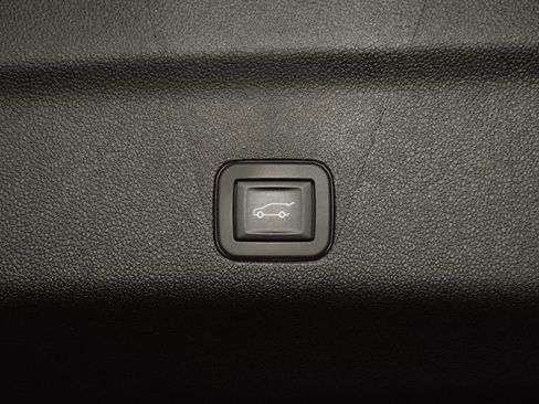 Used 2025 Chevrolet Tahoe Premier AWD/4WD image 26