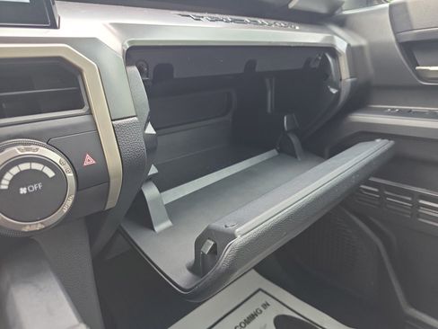 Used 2025 Toyota Tacoma TRD Sport AWD/4WD image 28