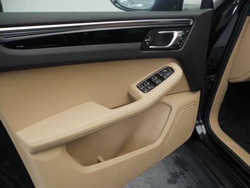 New 2026 Porsche Macan AWD/4WD image 17