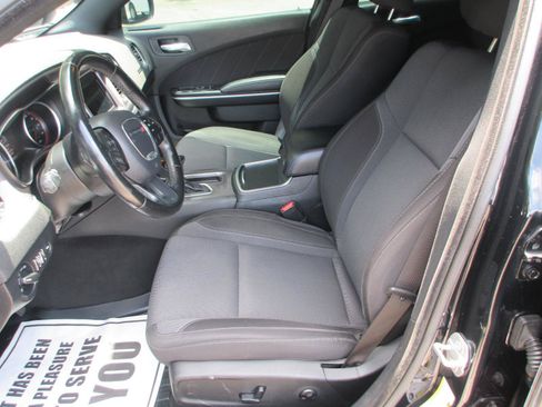 Used 2020 Dodge Charger SXT RWD image 9