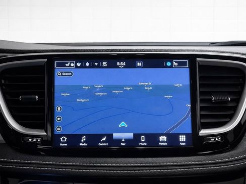 Used 2023 Chrysler Pacifica Touring-L w/ Uconnect Theater Family Group image 31