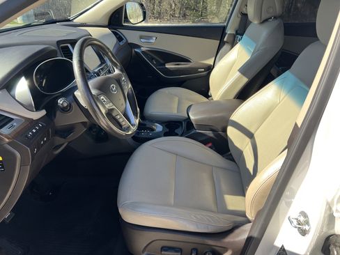 Used 2017 Hyundai Santa Fe SE Ultimate image 16