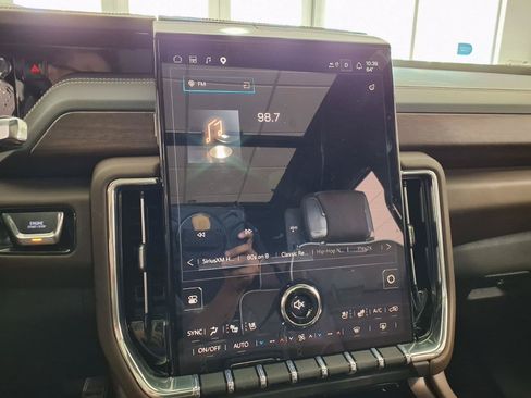 Used 2026 GMC Yukon Denali Ultimate AWD/4WD image 18