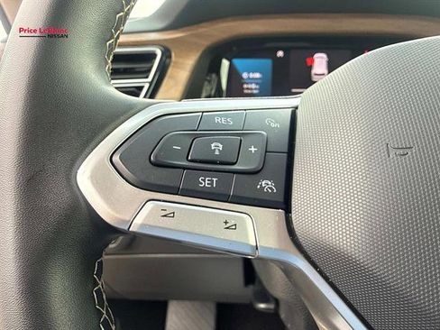 Used 2025 Volkswagen Atlas SE FWD image 22
