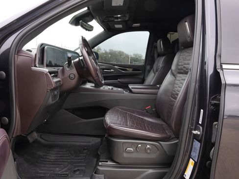 Certified 2023 Cadillac Escalade Premium Luxury Platinum image 19