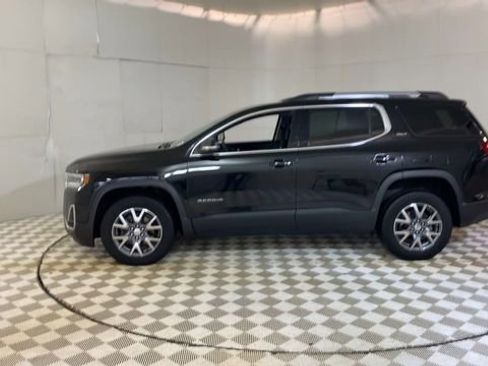Used 2023 GMC Acadia SLT w/ Preferred Package image 5
