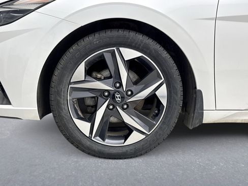 Used 2023 Hyundai Elantra Limited image 12