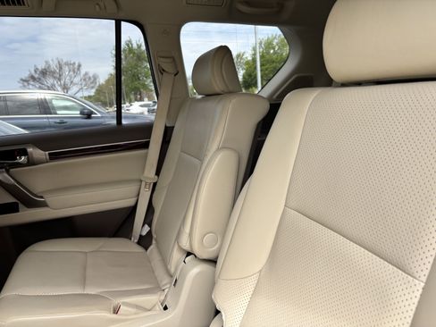 Used 2017 Lexus GX 460 Luxury w/ Sport Design Package image 33