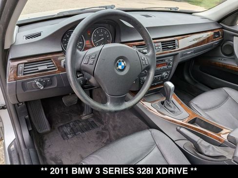 Used 2011 BMW 328i xDrive Sedan AWD/4WD image 2