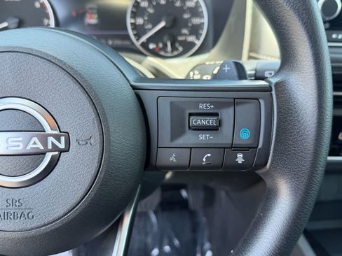 Used 2024 Nissan Rogue SV AWD/4WD image 33