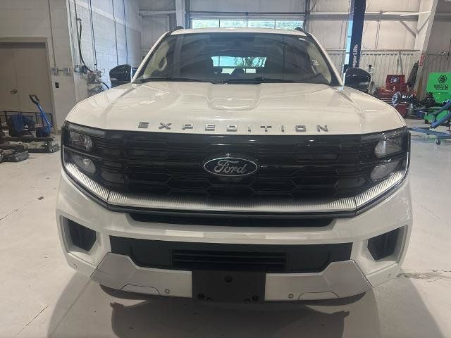 Certified 2025 Ford Expedition Platinum w/ Platinum Ultimate Package AWD/4WD image 2