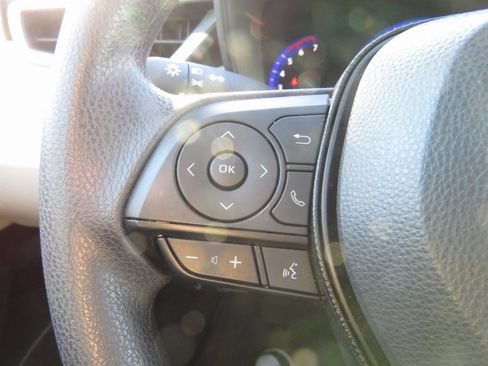 Used 2020 Toyota Corolla LE image 21