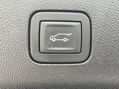 Used 2025 Chevrolet Suburban Z71 AWD/4WD image 20