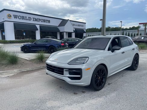 Used 2025 Porsche Cayenne GTS AWD/4WD image 50