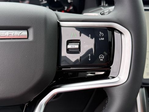 New 2025 Land Rover Discovery Sport Dynamic SE image 16