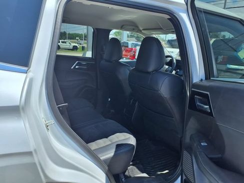 Used 2024 Mitsubishi Outlander SE FWD image 19