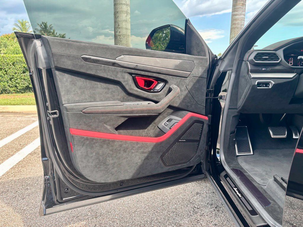 Used 2024 Lamborghini Urus Performante AWD/4WD image 15