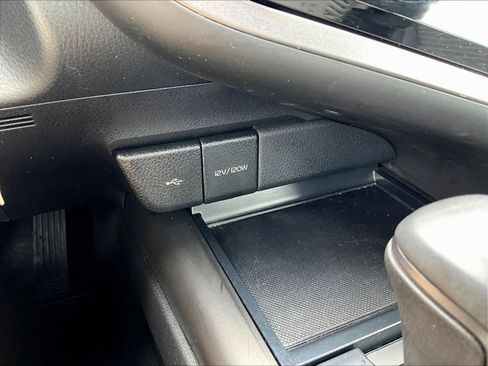 Used 2023 Toyota Camry SE FWD image 27