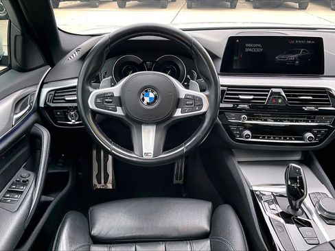 Used 2019 BMW 530e w/ M Sport Package image 5