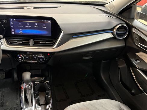 Used 2025 Chevrolet Trax LT FWD image 34