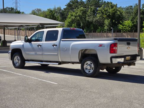 Used 2010 Chevrolet Silverado 3500 LT w/ Interior Plus Package AWD/4WD image 5