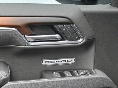 Used 2025 GMC Sierra 1500 Denali w/ Denali Reserve Package AWD/4WD image 11