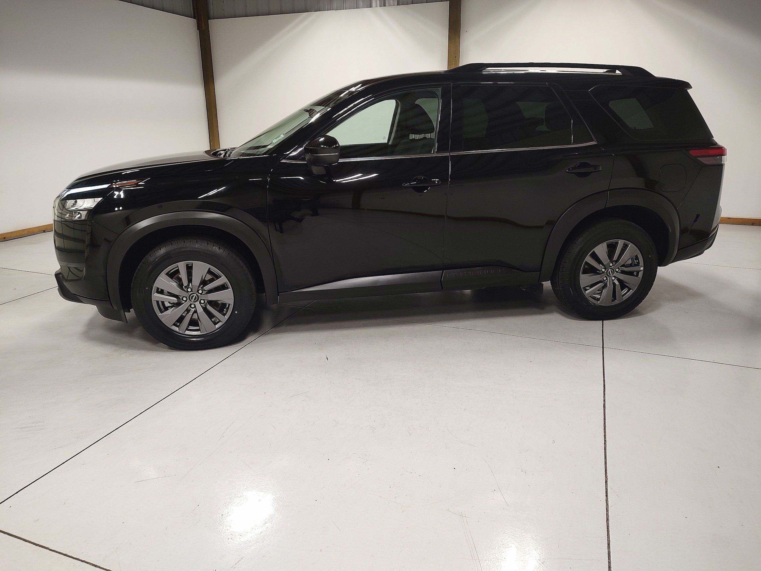 Used 2025 Nissan Pathfinder SV AWD/4WD image 4