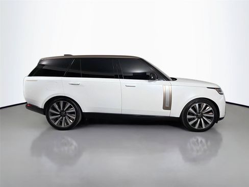Used 2022 Land Rover Range Rover SV AWD/4WD image 4