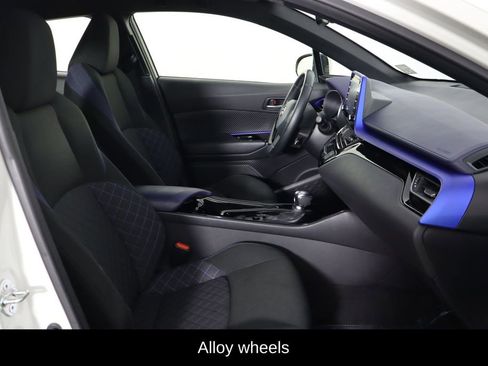 Used 2020 Toyota C-HR XLE image 18