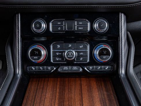 Used 2024 GMC Yukon Denali Ultimate image 28