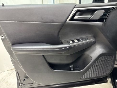 Used 2024 Mitsubishi Outlander SE image 17