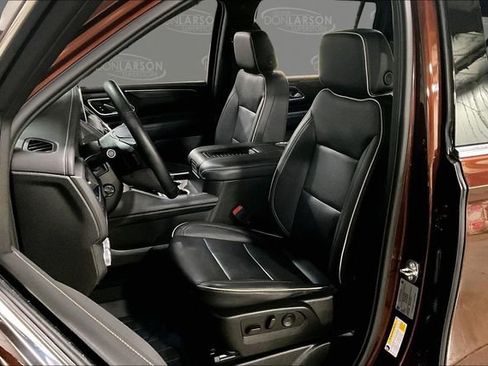 Used 2023 GMC Yukon XL SLT w/ SLT Luxury Package AWD/4WD image 13