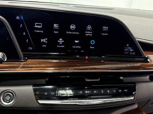 Used 2023 Cadillac Escalade ESV Premium Luxury AWD/4WD image 30
