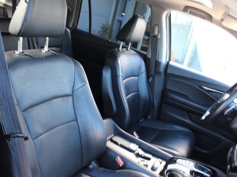 Used 2017 Honda Pilot Touring image 16