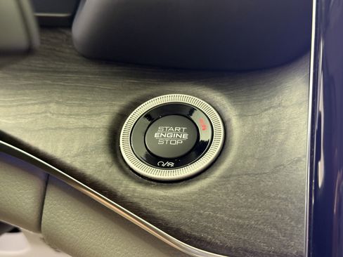 Used 2022 Jeep Grand Cherokee Overland w/ Adv Protech Group III image 29