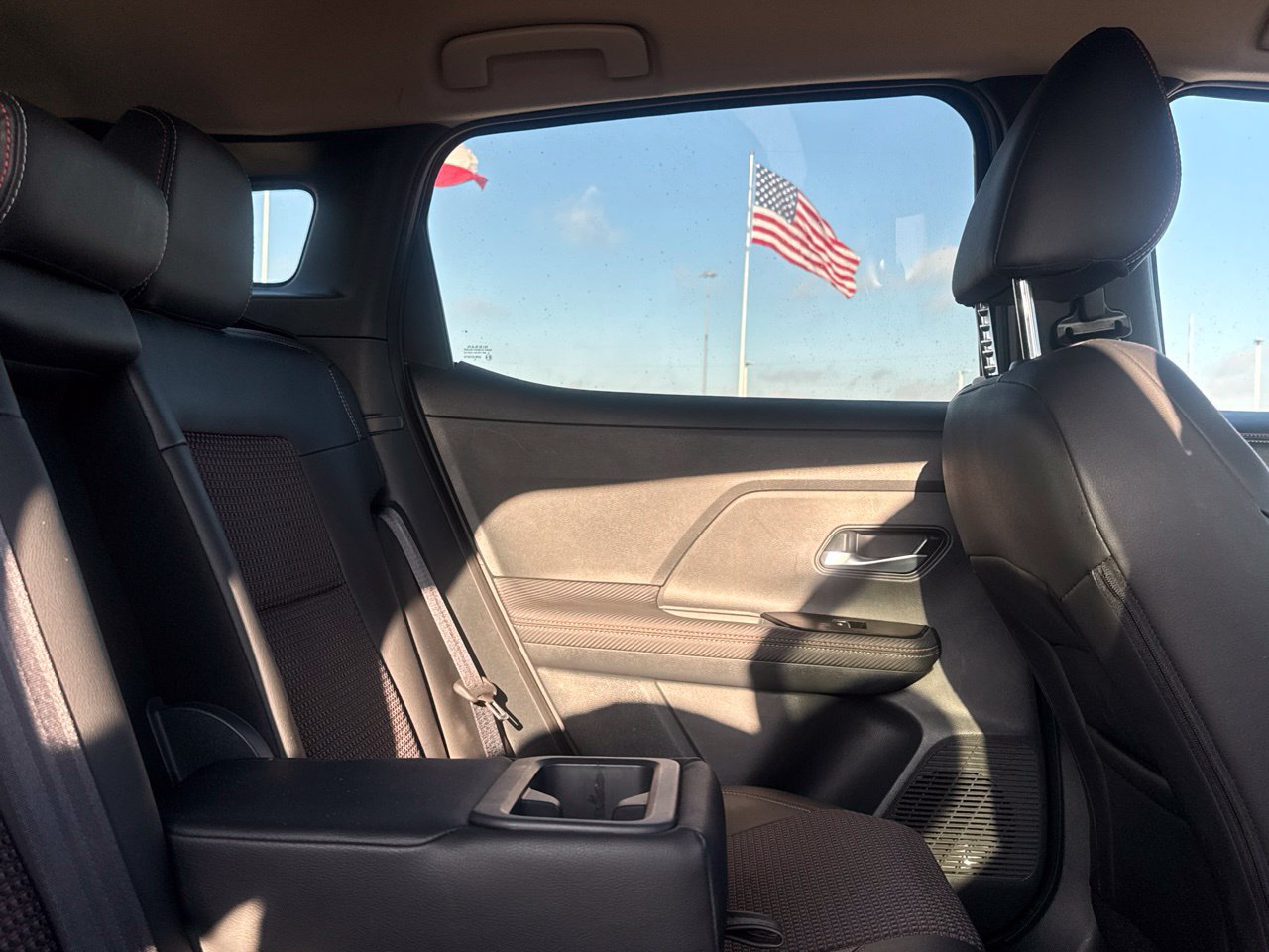 Certified 2025 Nissan Kicks SR FWD image 38