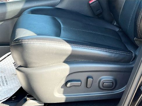 Used 2020 Nissan Pathfinder Platinum image 20