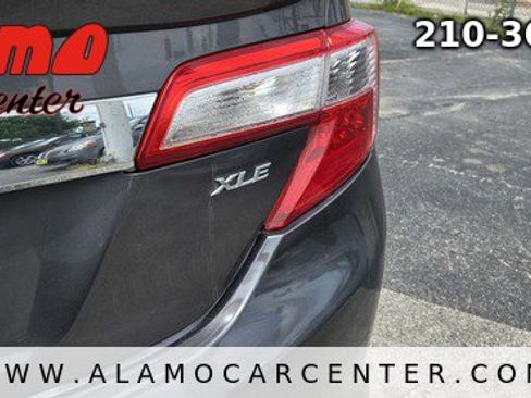 Used 2013 Toyota Camry XLE FWD image 12