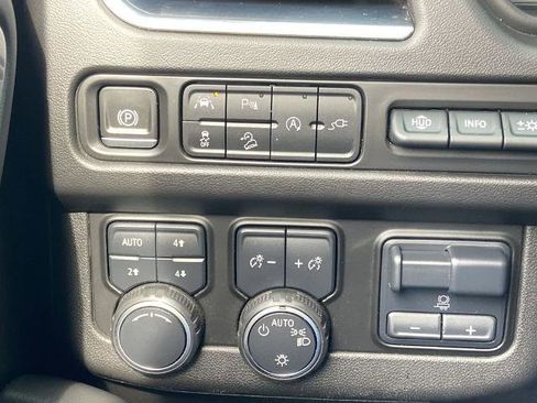 Used 2021 Chevrolet Tahoe Premier w/ Premium Package image 14