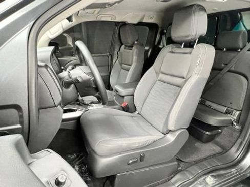 Used 2023 Nissan Frontier SV w/ SV Convenience Package AWD/4WD image 7