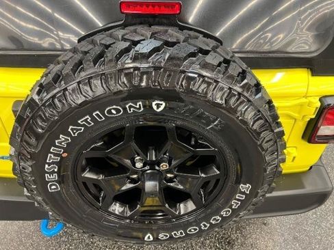 Used 2023 Jeep Wrangler Unlimited w/ Cold Weather Group AWD/4WD image 40