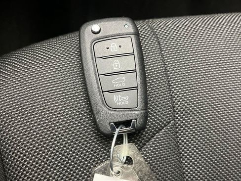 Used 2025 Hyundai Elantra SE FWD image 20