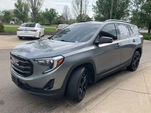 Used 2021 GMC Terrain SLT w/ Elevation Edition image 7