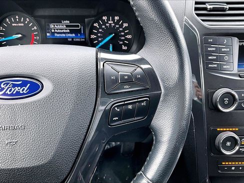Used 2019 Ford Explorer XLT image 10