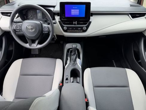 Used 2025 Toyota Corolla LE FWD image 11
