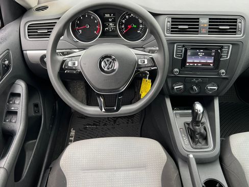 Used 2017 Volkswagen Jetta S image 11