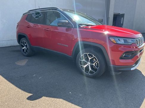 Used 2024 Jeep Compass Limited image 7