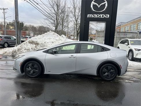 Used 2025 Toyota Prius LE image 5